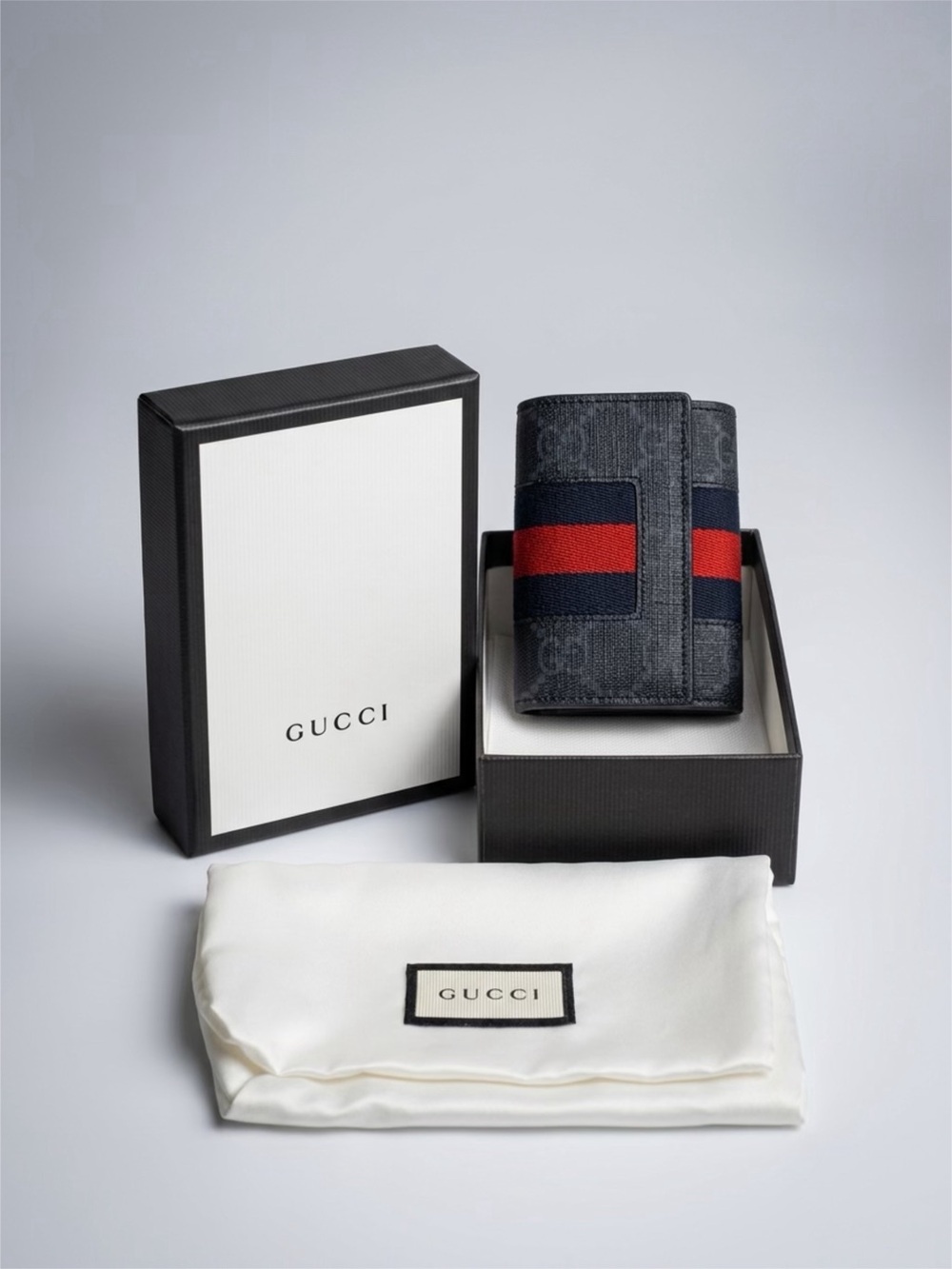 Gucci Men’s Navy Blue & Red GG Card Holder Wallet